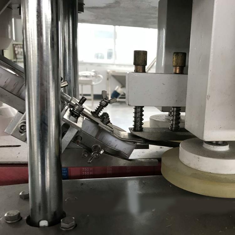 automatic capping machine