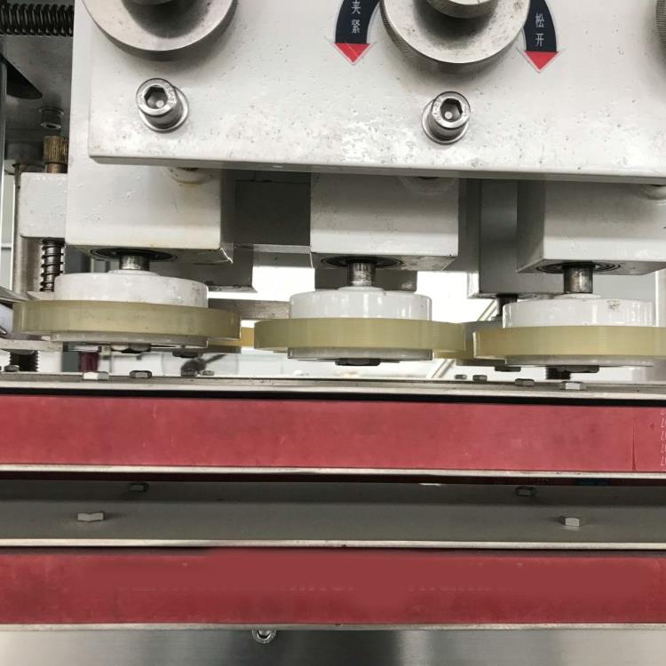 capping machine plastic bottle